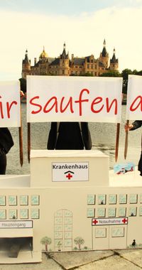 Protestaktion: Wir saufen ab! Krankenhäusern in MV droht die Pleite - Patientenversorgung gefährdet!