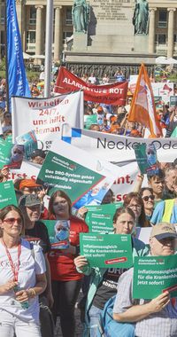 Bundesweiter Protesttag "Alarmstufe Rot - Krankenhäuser in Not" in Stuttgart