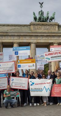 Teilnehmende aus Krankenhäuser aus ganz Deutschland auf der Demo in Berlin